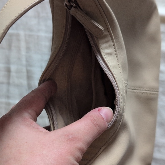 Classic Cream Shoulder Bag - Picture 4 of 6